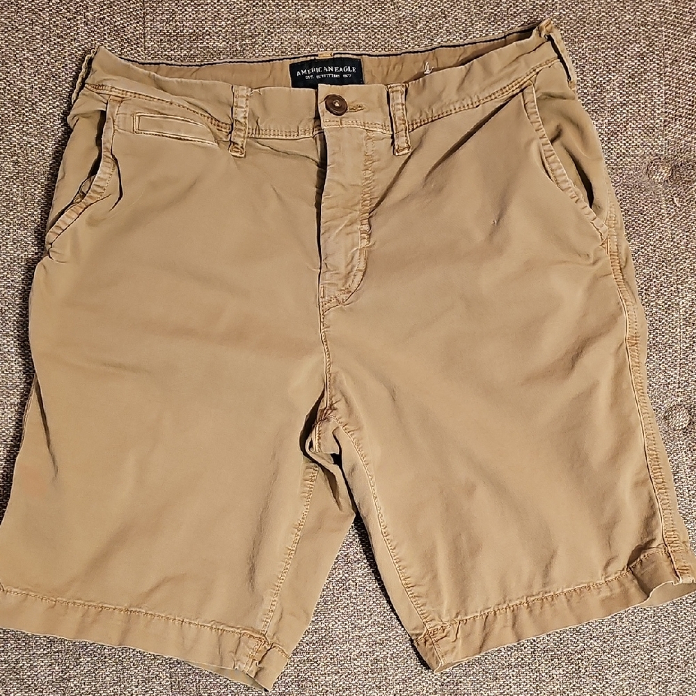 American Eagle Outfitters Men's Khaki Shorts